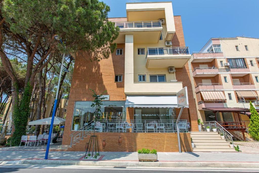 Intea Hotel 格勒姆 外观 照片
